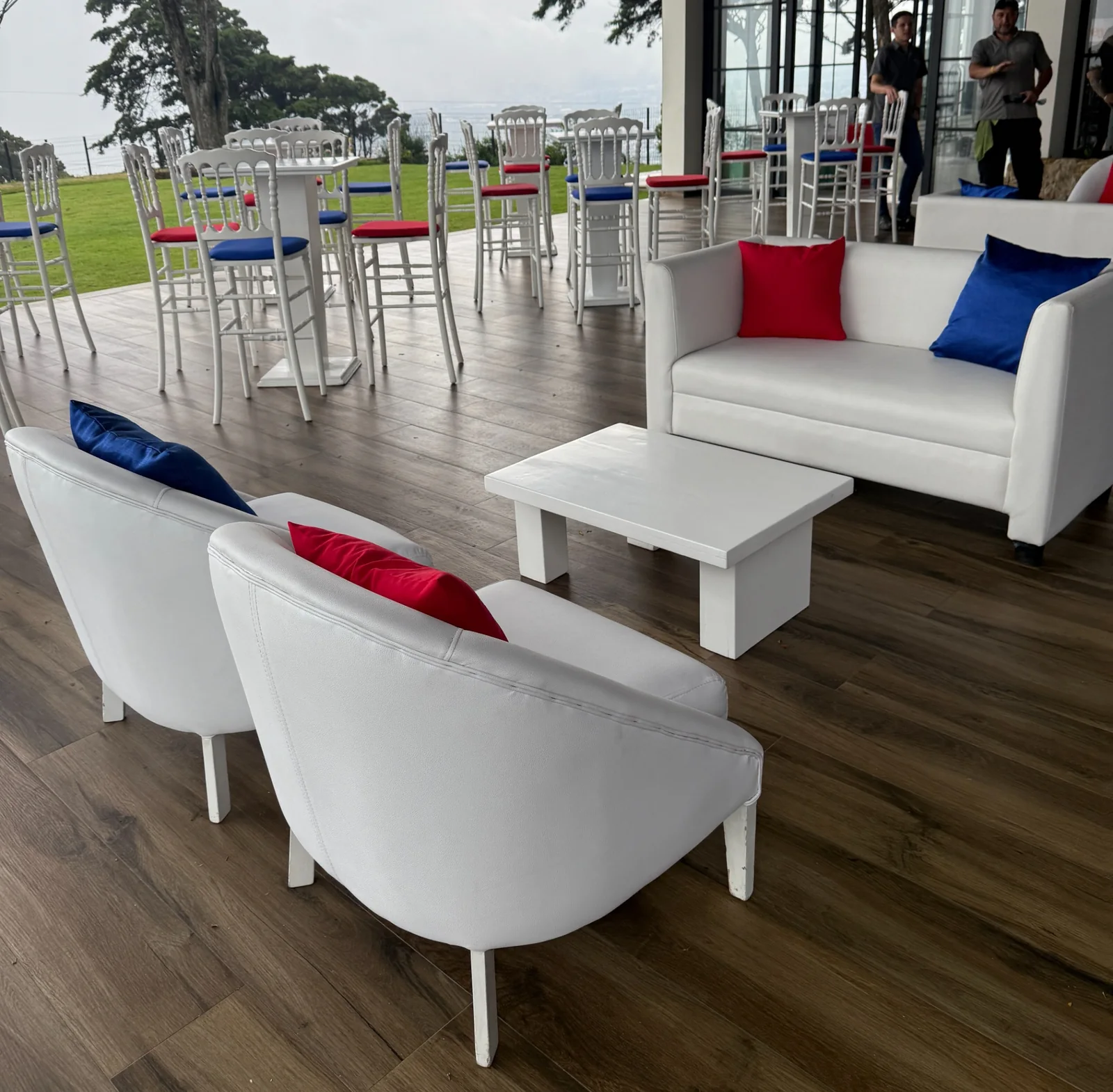 Mobiliario lounge y coctelero